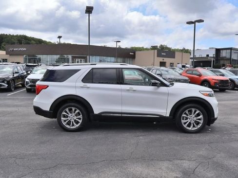 Used 2021 Ford Explorer Limited w/ Equipment Group 301A AWD/4WD image 4