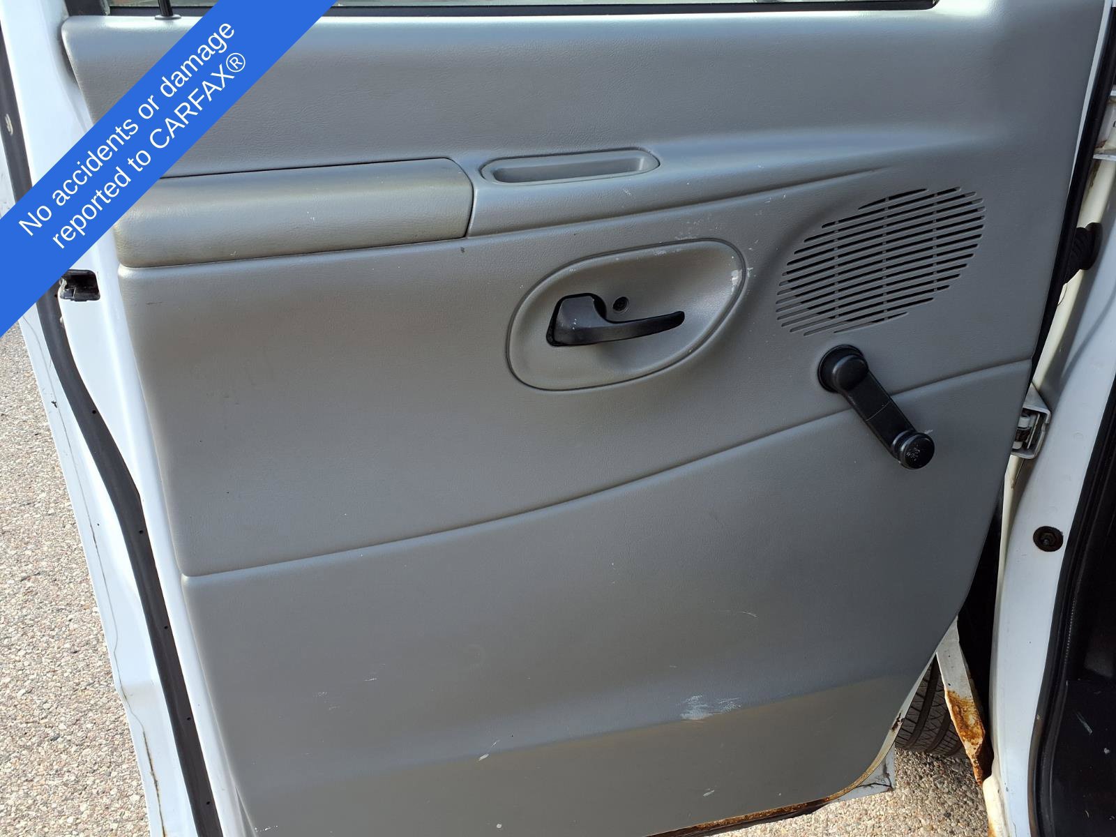 Used 2005 Ford E-150 and Econoline 150 RWD image 13