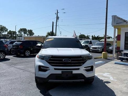 Used 2020 Ford Explorer XLT w/ Equipment Group 202A AWD/4WD image 9