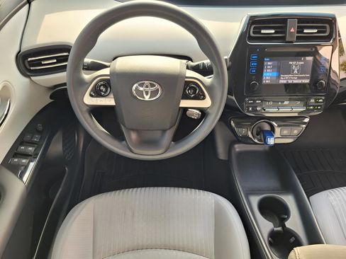 Used 2016 Toyota Prius Two image 11