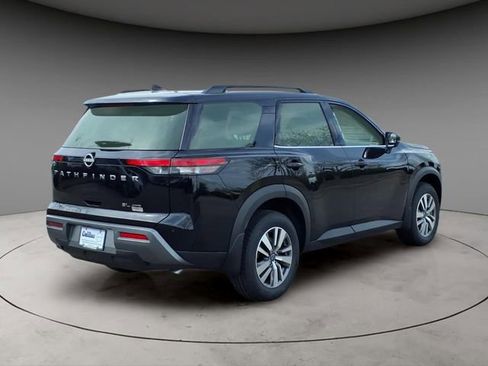 New 2026 Nissan Pathfinder SL image 9