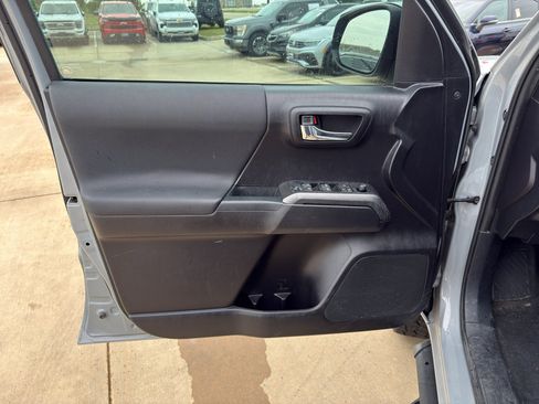 Used 2021 Toyota Tacoma TRD Sport w/ Technology Package RWD image 9