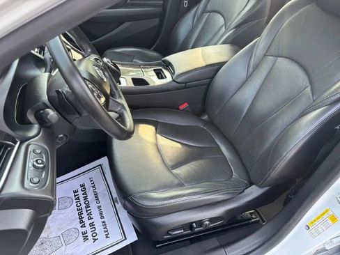 Used 2017 Buick LaCrosse Essence FWD image 11