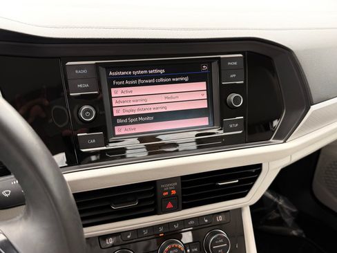 Used 2019 Volkswagen Jetta SE FWD image 32