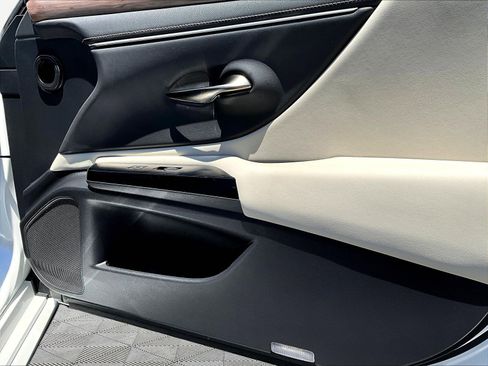 Used 2024 Lexus ES 300h w/ Premium Package FWD image 28