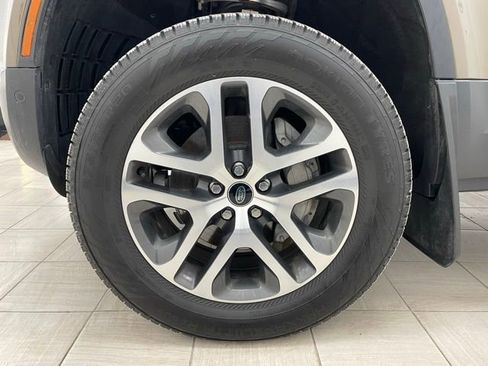 Used 2023 Land Rover Defender 130 SE image 8