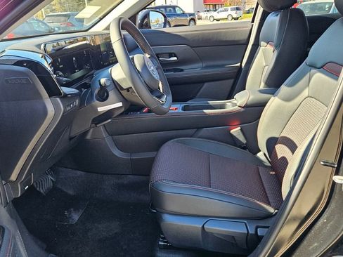 New 2026 Nissan Kicks SR w/ Cold Weather Package FWD image 3