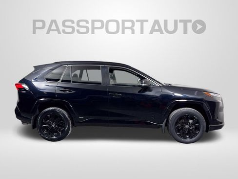 Certified 2022 Toyota RAV4 SE image 9