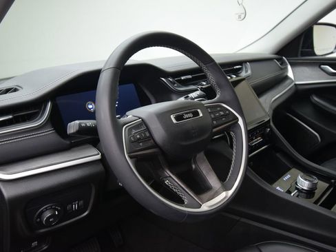 Used 2023 Jeep Grand Cherokee L Limited w/ Luxury Tech Group II image 10