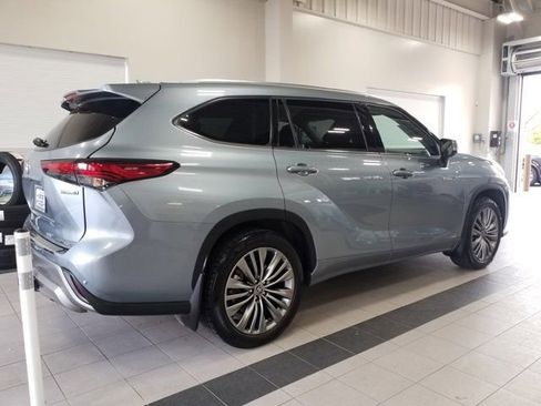 Used 2021 Toyota Highlander Platinum AWD/4WD image 19