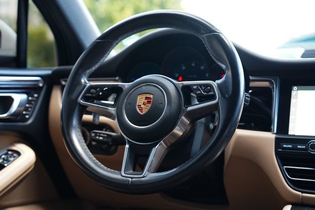 Used 2020 Porsche Macan AWD/4WD image 30