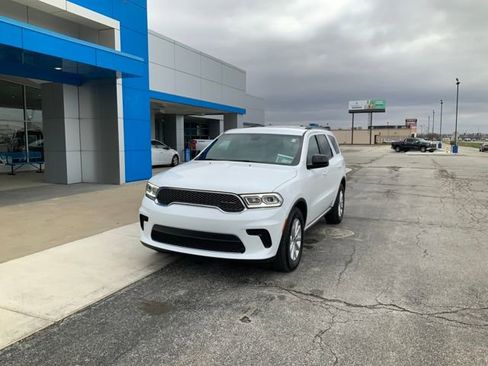 Used 2024 Dodge Durango SXT image 2