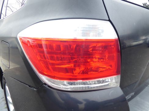 Used 2011 Toyota Highlander 4WD w/ Tech Pkg image 24
