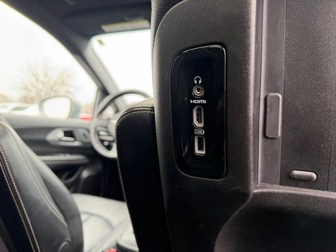 Used 2021 Chrysler Pacifica Touring-L w/ Uconnect Theater Family Group AWD/4WD image 35