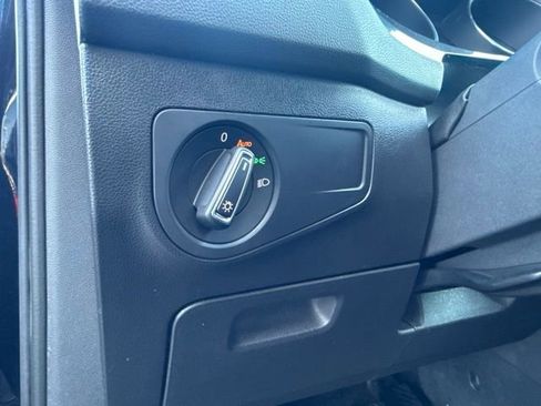 Used 2019 Volkswagen Tiguan SE image 36