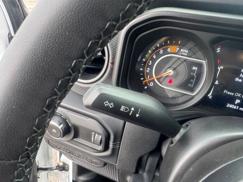 Used 2026 Jeep Wrangler Unlimited Rubicon AWD/4WD image 18
