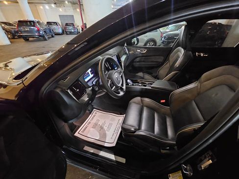 Certified 2024 Volvo XC60 B5 Ultimate w/ Climate Package AWD/4WD image 19