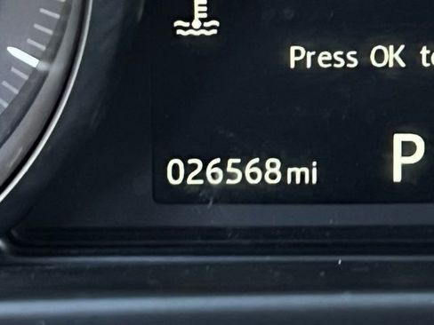 Used 2017 Jaguar XF Premium image 22