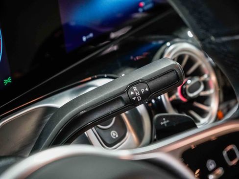 Used 2023 Mercedes-Benz GLB 250 image 20