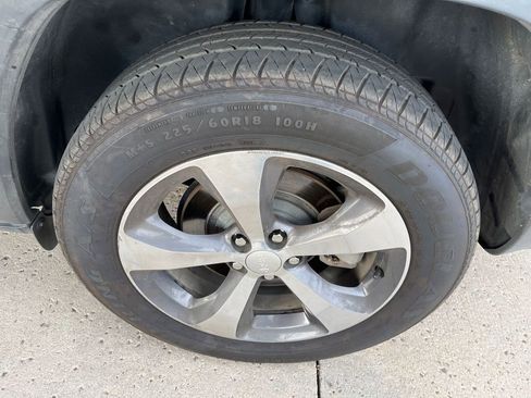 Used 2019 Jeep Cherokee Limited w/ Luxury Group image 24