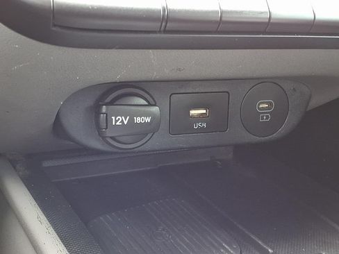 Used 2025 Hyundai Elantra Sport FWD image 11