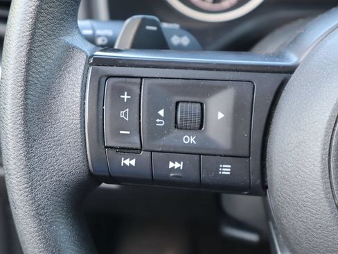 Used 2024 Nissan Rogue S FWD image 12