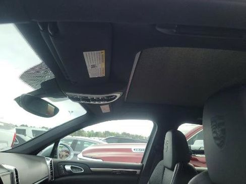 Used 2017 Porsche Cayenne Platinum Edition w/ Premium Package (PJV) image 6