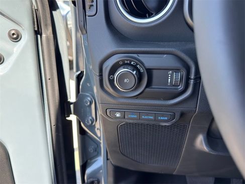 Used 2024 Jeep Wrangler Unlimited Sahara image 25