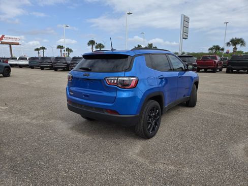 New 2026 Jeep Compass Latitude image 7