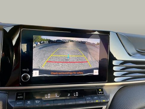 Used 2025 Toyota Camry SE FWD image 26