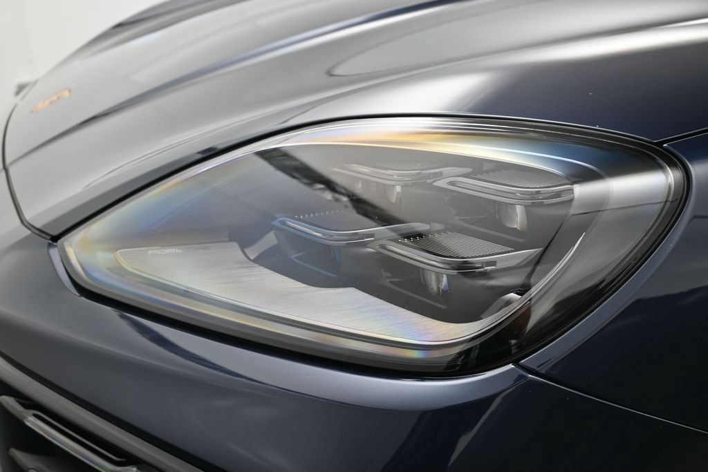 Certified 2025 Porsche Cayenne Coupe AWD/4WD image 38