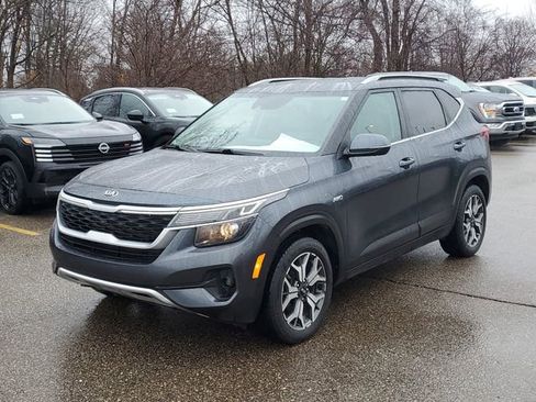 Used 2021 Kia Seltos EX image 2