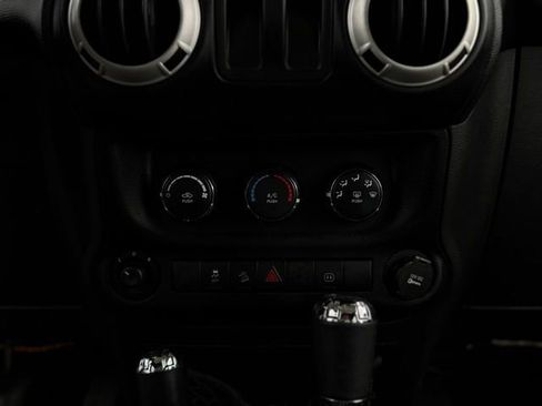 Used 2011 Jeep Wrangler Rubicon w/ PWR Convenience Group AWD/4WD image 22