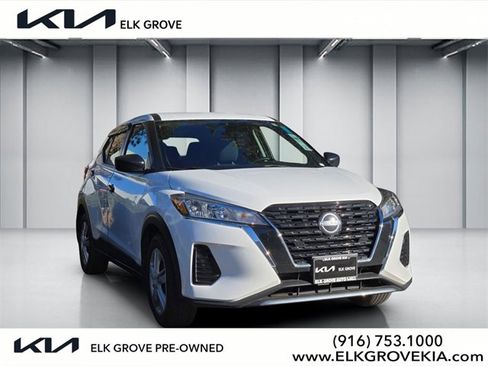 Used 2022 Nissan Kicks S image 1