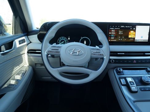 Used 2023 Hyundai Palisade Calligraphy image 22