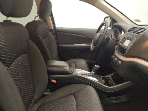 Used 2020 Dodge Journey SE FWD image 21