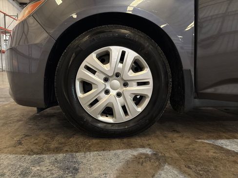 Used 2014 Honda Odyssey LX image 25