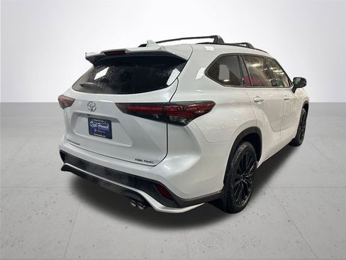 New 2026 Toyota Highlander XSE image 7