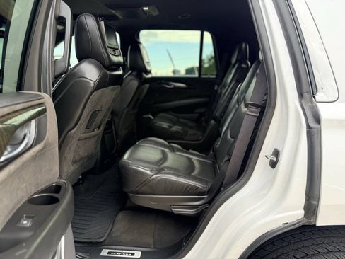Used 2019 Cadillac Escalade Platinum RWD image 22