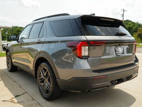 Used 2025 Ford Explorer ST-Line w/ ST-Line Street Pack AWD/4WD image 4