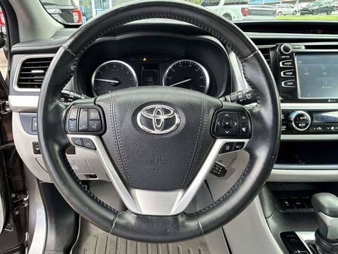 Used 2018 Toyota Highlander XLE FWD image 29