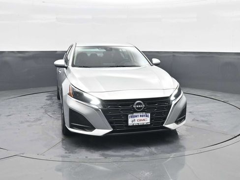 Used 2023 Nissan Altima 2.5 SV image 2