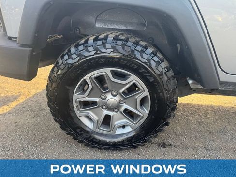 Used 2017 Jeep Wrangler Unlimited Rubicon w/ Connectivity Group AWD/4WD image 14