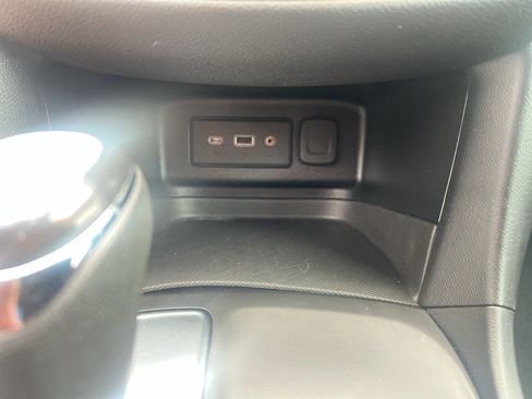 Used 2019 Chevrolet Equinox LT w/ LPO, Cargo Package FWD image 34