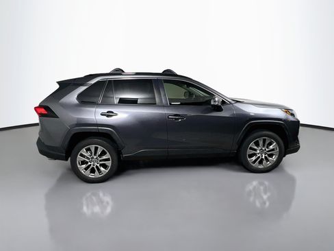 Used 2022 Toyota RAV4 XLE Premium FWD image 3