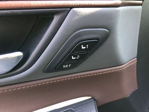 Certified 2021 Toyota Venza Limited image 13