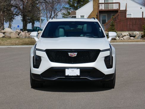 Used 2024 Cadillac XT4 Sport image 2
