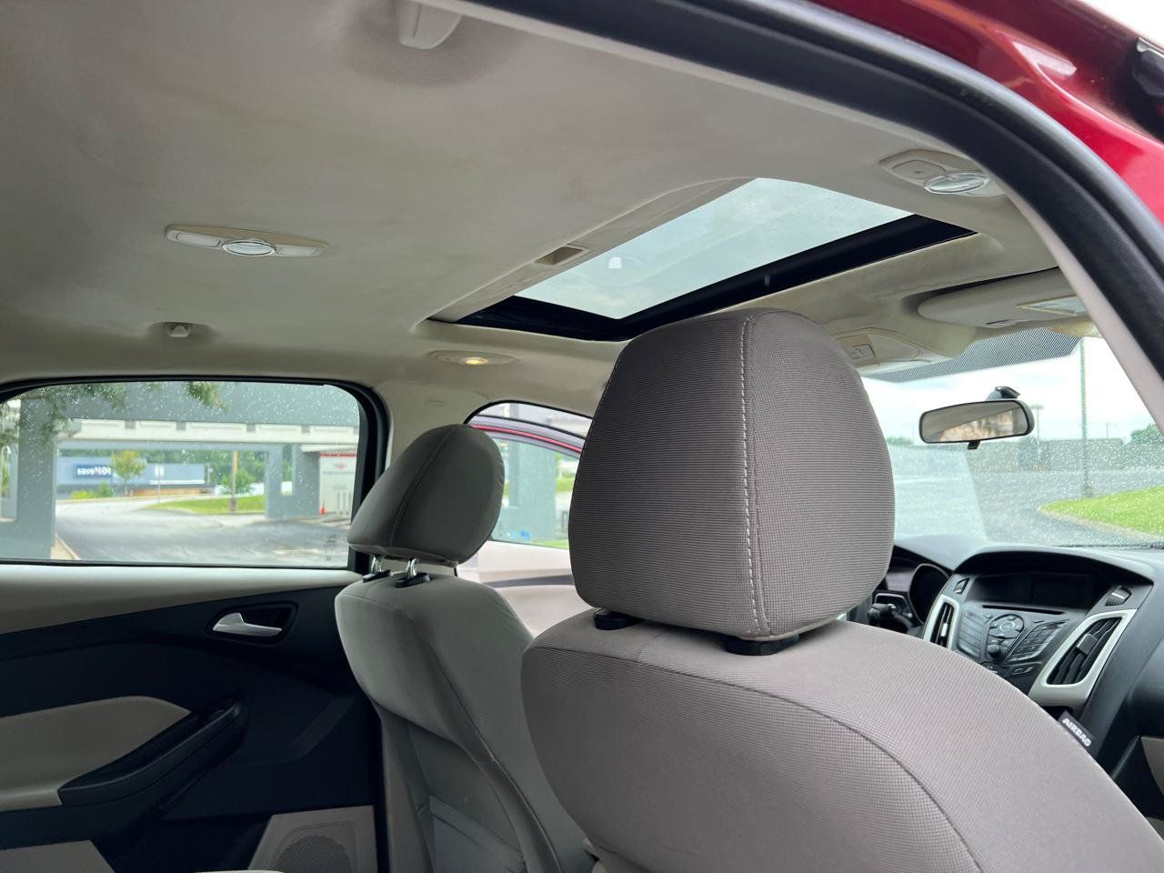 Used 2014 Ford Focus SE FWD image 32