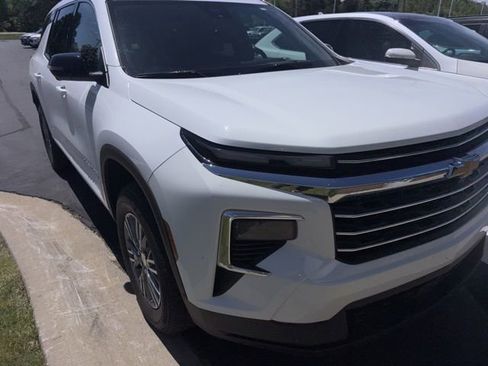 Used 2024 Chevrolet Traverse LT w/ LPO, Floor Liner Package FWD image 32