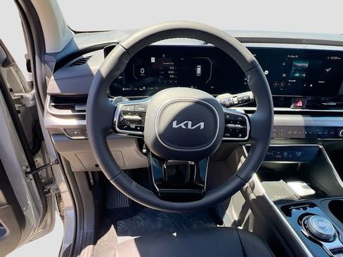 New 2026 Kia Carnival SX w/ SX Dark Edition Package FWD image 11